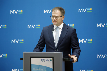 Pressekonferenz von Carsten Schneider mit Manuela Schwesig und Till Backhaus in Berlin