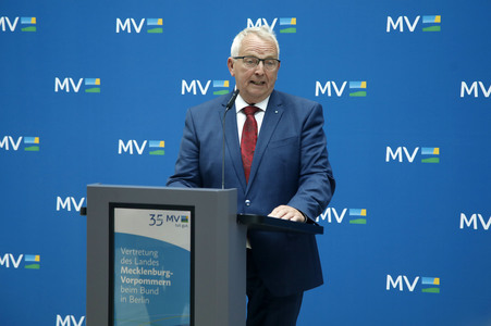 Pressekonferenz von Carsten Schneider mit Manuela Schwesig und Till Backhaus in Berlin