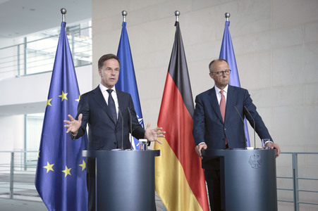 Empfang des NATO-Generalsekretärs in Berlin