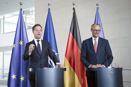 Empfang des NATO-Generalsekretärs in Berlin