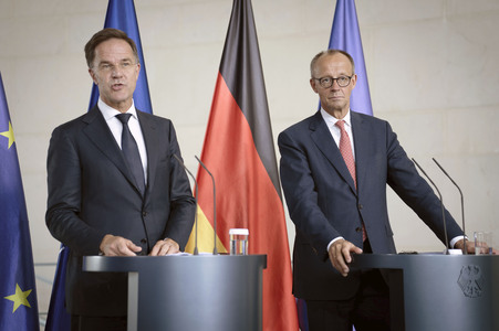 Empfang des NATO-Generalsekretärs in Berlin