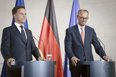 Empfang des NATO-Generalsekretärs in Berlin