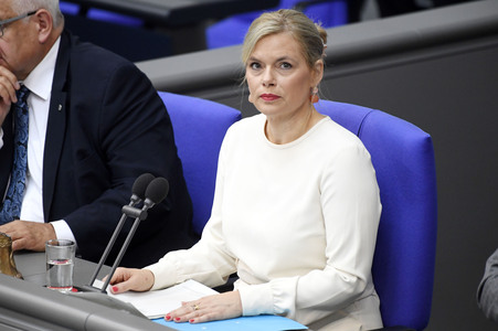 19 Sitzung des Deutschen Bundestages in Berlin