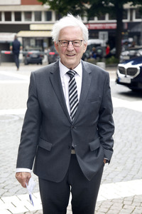 Öffentliche Gedenkfeier für Carlo von Tiedemann in Hamburg