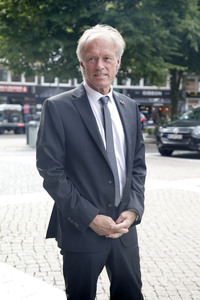 Öffentliche Gedenkfeier für Carlo von Tiedemann in Hamburg