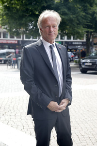 Öffentliche Gedenkfeier für Carlo von Tiedemann in Hamburg