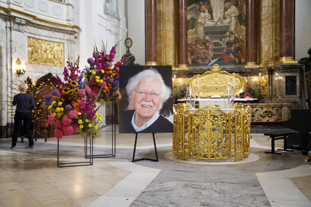 Öffentliche Gedenkfeier für Carlo von Tiedemann in Hamburg