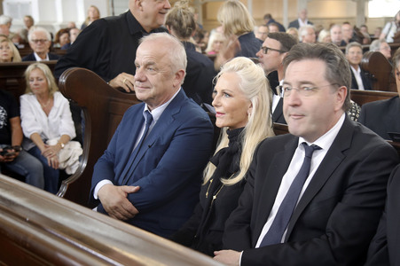 Öffentliche Gedenkfeier für Carlo von Tiedemann in Hamburg