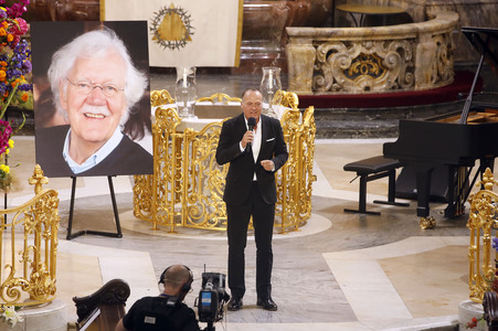 Öffentliche Gedenkfeier für Carlo von Tiedemann in Hamburg