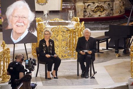 Öffentliche Gedenkfeier für Carlo von Tiedemann in Hamburg