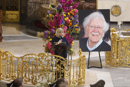 Öffentliche Gedenkfeier für Carlo von Tiedemann in Hamburg