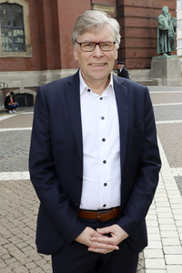 Öffentliche Gedenkfeier für Carlo von Tiedemann in Hamburg