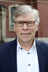 Öffentliche Gedenkfeier für Carlo von Tiedemann in Hamburg