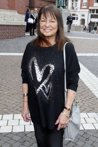 Öffentliche Gedenkfeier für Carlo von Tiedemann in Hamburg