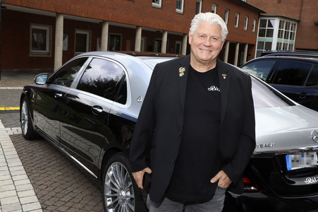 Öffentliche Gedenkfeier für Carlo von Tiedemann in Hamburg