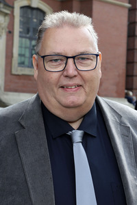 Öffentliche Gedenkfeier für Carlo von Tiedemann in Hamburg