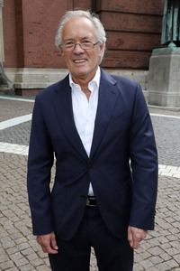 Öffentliche Gedenkfeier für Carlo von Tiedemann in Hamburg