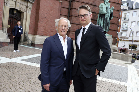 Öffentliche Gedenkfeier für Carlo von Tiedemann in Hamburg