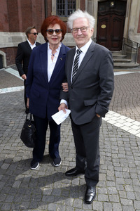 Öffentliche Gedenkfeier für Carlo von Tiedemann in Hamburg