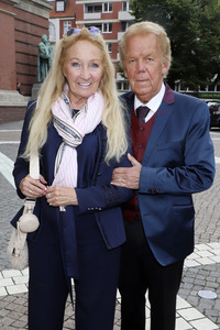 Öffentliche Gedenkfeier für Carlo von Tiedemann in Hamburg