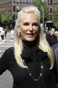 Öffentliche Gedenkfeier für Carlo von Tiedemann in Hamburg