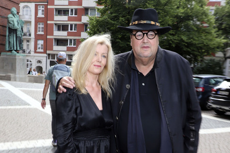 Öffentliche Gedenkfeier für Carlo von Tiedemann in Hamburg