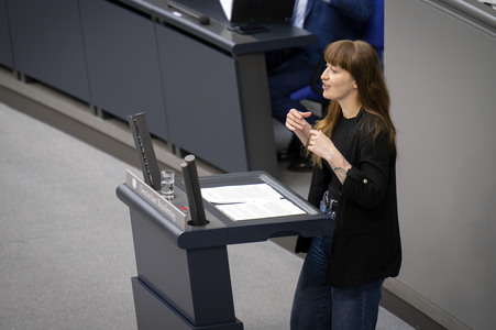 19 Sitzung des Deutschen Bundestages in Berlin