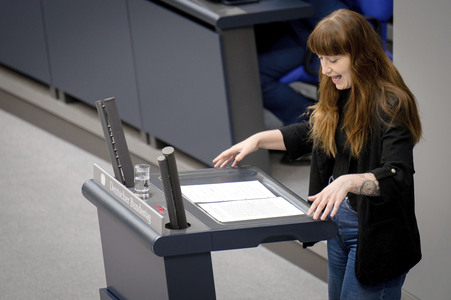 19 Sitzung des Deutschen Bundestages in Berlin