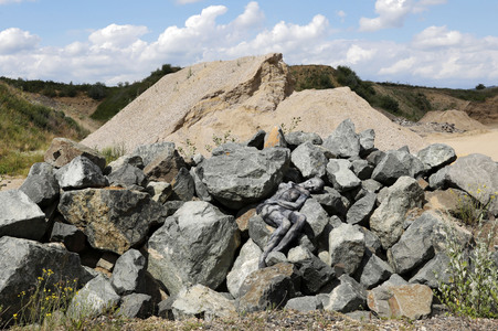 NATURE ART: Black Stones Bodypainting