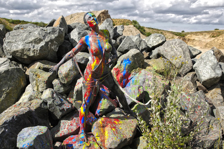 NATURE ART: Black Stones Bodypainting