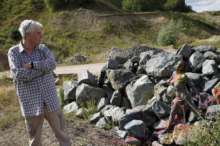 NATURE ART: Black Stones Bodypainting