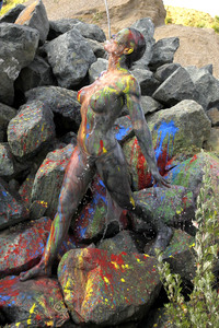 NATURE ART: Black Stones Bodypainting