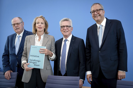 Bundespressekonferenz 'Abschlussbericht der Initiative für einen handlungsfähigen Staat' in Berlin