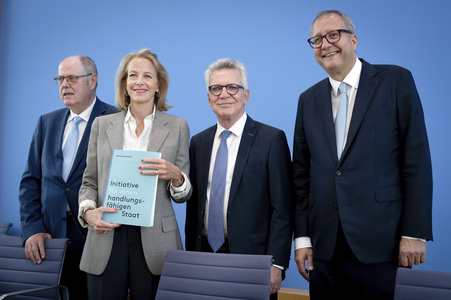 Bundespressekonferenz 'Abschlussbericht der Initiative für einen handlungsfähigen Staat' in Berlin