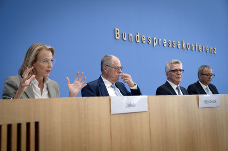 Bundespressekonferenz 'Abschlussbericht der Initiative für einen handlungsfähigen Staat' in Berlin