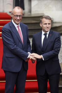 Empfang des französischen Staatspräsidenten in Berlin