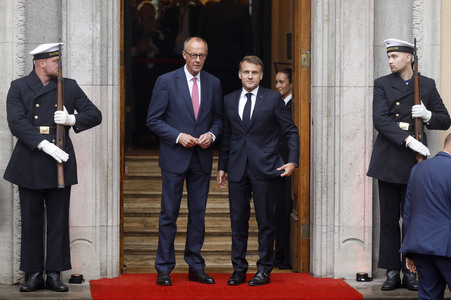 Empfang des französischen Staatspräsidenten in Berlin