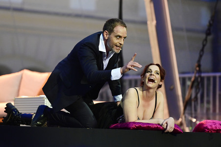 Theaterpremiere 'Jedermann' bei den Thurn und Taxis Schlossfestspielen in Regensburg