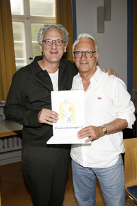 Promiflohmarkt für den Verein Kinderschutzengel in Berlin