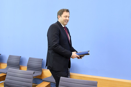 Bundespressekonferenz 'Regierungsentwurf des Bundeshaushalts 2026 und Finanzplan 2027-2029' in Berlin