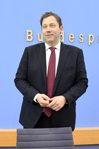 Bundespressekonferenz 'Regierungsentwurf des Bundeshaushalts 2026 und Finanzplan 2027-2029' in Berlin