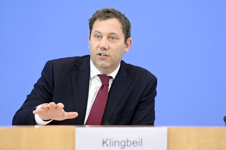 Bundespressekonferenz 'Regierungsentwurf des Bundeshaushalts 2026 und Finanzplan 2027-2029' in Berlin