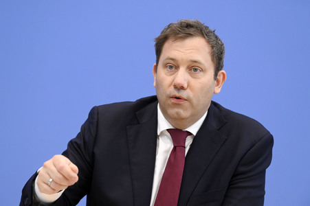 Bundespressekonferenz 'Regierungsentwurf des Bundeshaushalts 2026 und Finanzplan 2027-2029' in Berlin