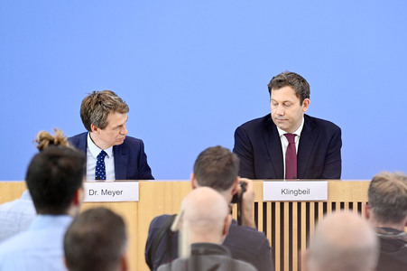 Bundespressekonferenz 'Regierungsentwurf des Bundeshaushalts 2026 und Finanzplan 2027-2029' in Berlin