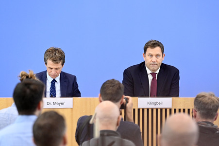 Bundespressekonferenz 'Regierungsentwurf des Bundeshaushalts 2026 und Finanzplan 2027-2029' in Berlin