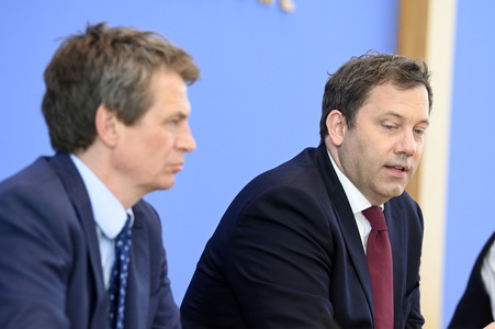 Bundespressekonferenz 'Regierungsentwurf des Bundeshaushalts 2026 und Finanzplan 2027-2029' in Berlin