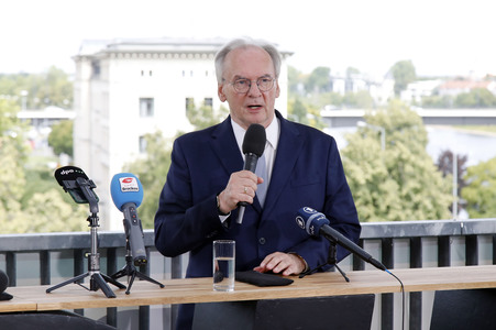 Pressekonferenz von Reiner Haseloff und Sven Schulze in Magdeburg