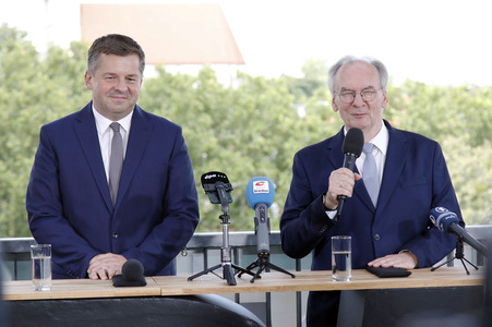 Pressekonferenz von Reiner Haseloff und Sven Schulze in Magdeburg