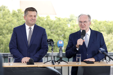 Pressekonferenz von Reiner Haseloff und Sven Schulze in Magdeburg