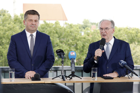 Pressekonferenz von Reiner Haseloff und Sven Schulze in Magdeburg